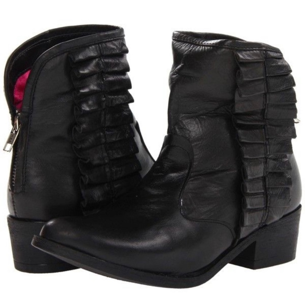 Betsy Johnson Seal Black Leather Boots Size 7